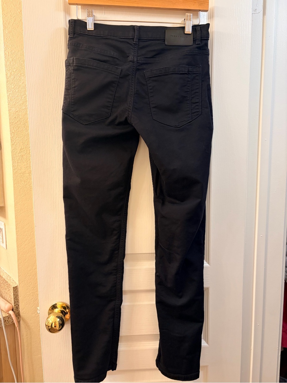 Men’s Perry Ellis Skinny Black Jeans with Clean Back Pockets, 28x30